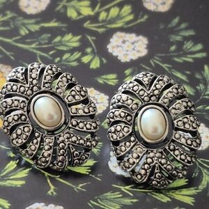 Intricate Design Oval  Silver And   Pearl  Earrings